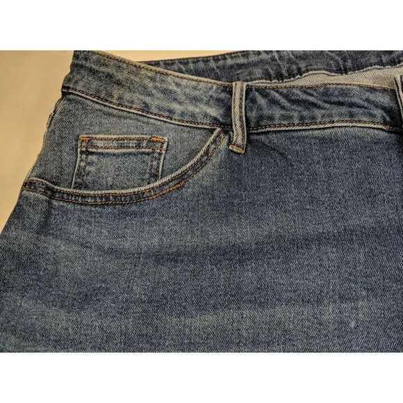 AVA & VIV Women Size 26 Button Fly Mid Rise Cuffed Midi Jean Short - Picture 2 of 9